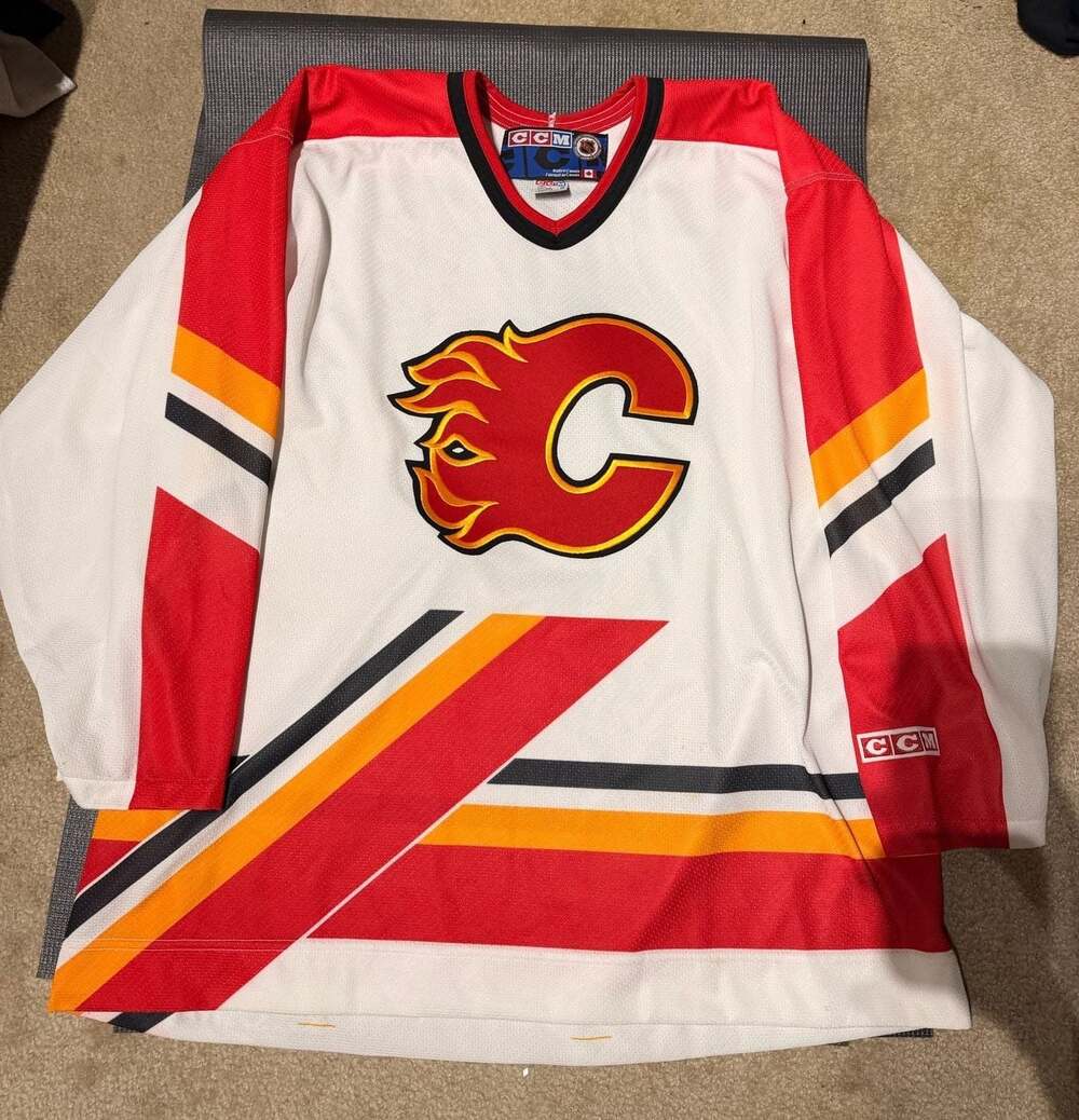 Vintage CCM Calgary Flames Pedestal Air Knit Hockey Jersey White XL
